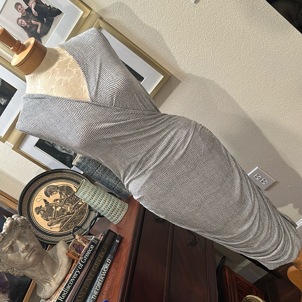 Mossimo Slinky Fitted Dress sz Medium white & Black